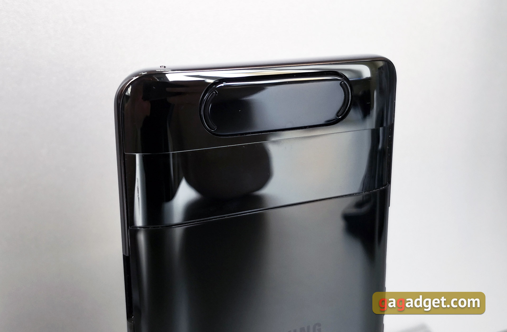 Recenzja Samsung Galaxy A80: smartfon eksperyment z obrotową kamerą i dużym wyświetlaczem-5 Recenzja Samsung Galaxy A80: smartfon eksperyment z obrotową kamerą i dużym wyświetlaczem-5