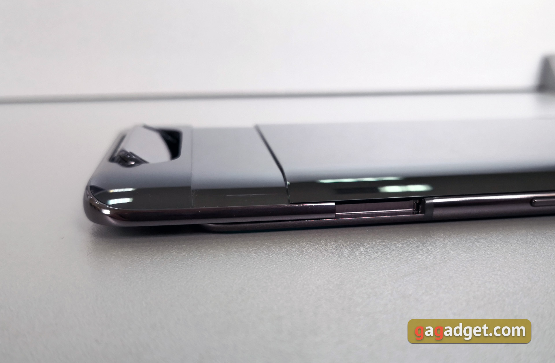 Recenzja Samsung Galaxy A80: smartfon eksperyment z obrotową kamerą i dużym wyświetlaczem-6 Recenzja Samsung Galaxy A80: smartfon eksperyment z obrotową kamerą i dużym wyświetlaczem-6