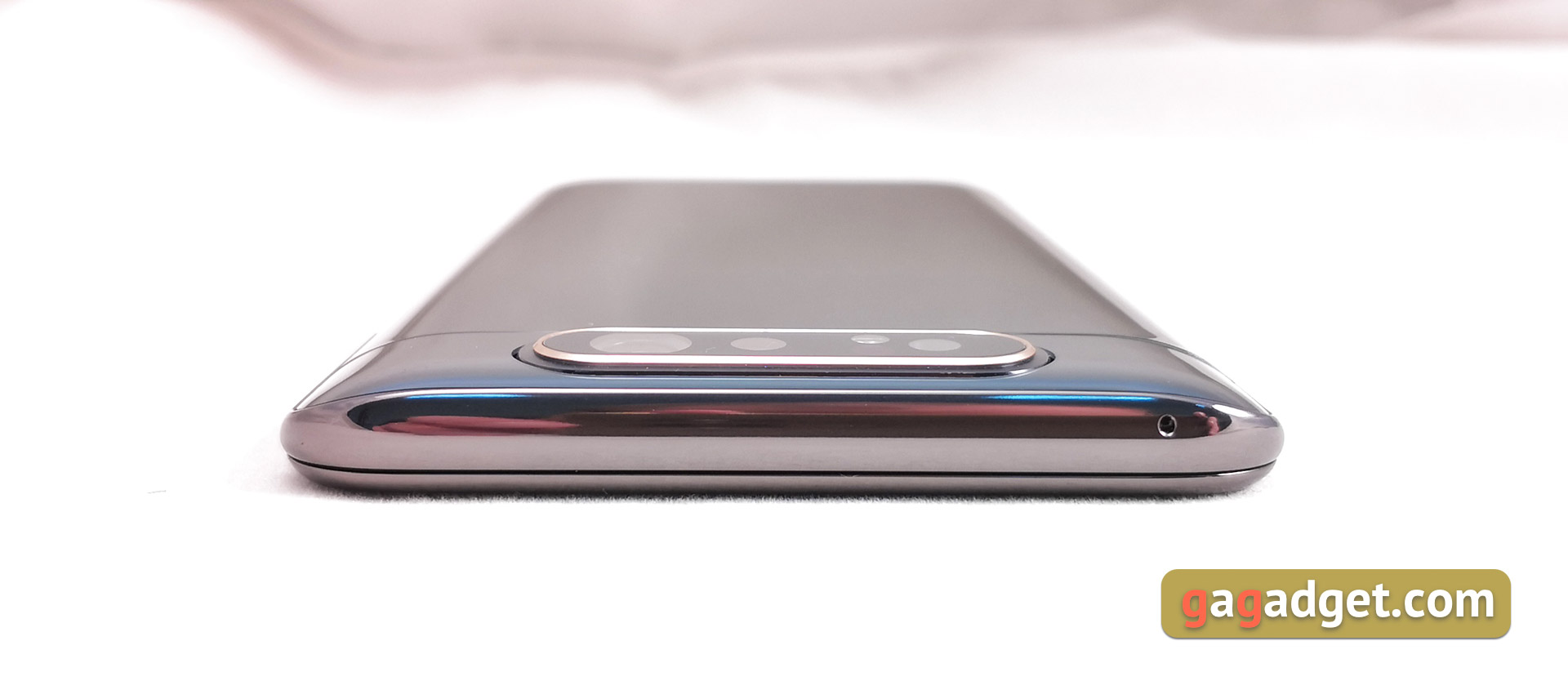 Recenzja Samsung Galaxy A80: smartfon eksperyment z obrotową kamerą i dużym wyświetlaczem-14 Recenzja Samsung Galaxy A80: smartfon eksperyment z obrotową kamerą i dużym wyświetlaczem-14